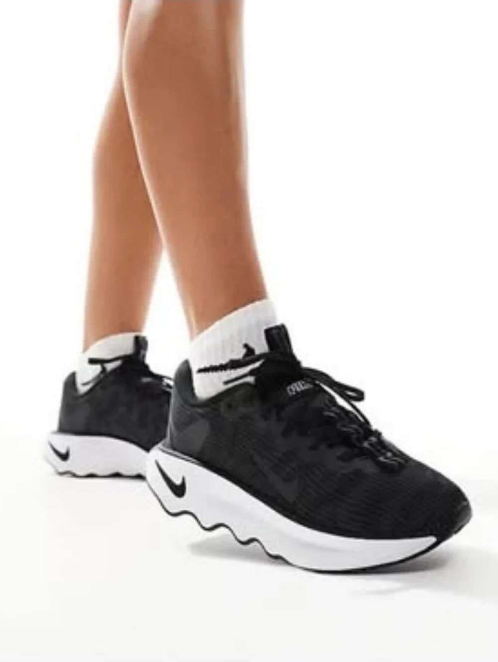 NEW Nike Motiva Walking Shoes Womens 9 / Mens 7.5 Black White DV1238 001
